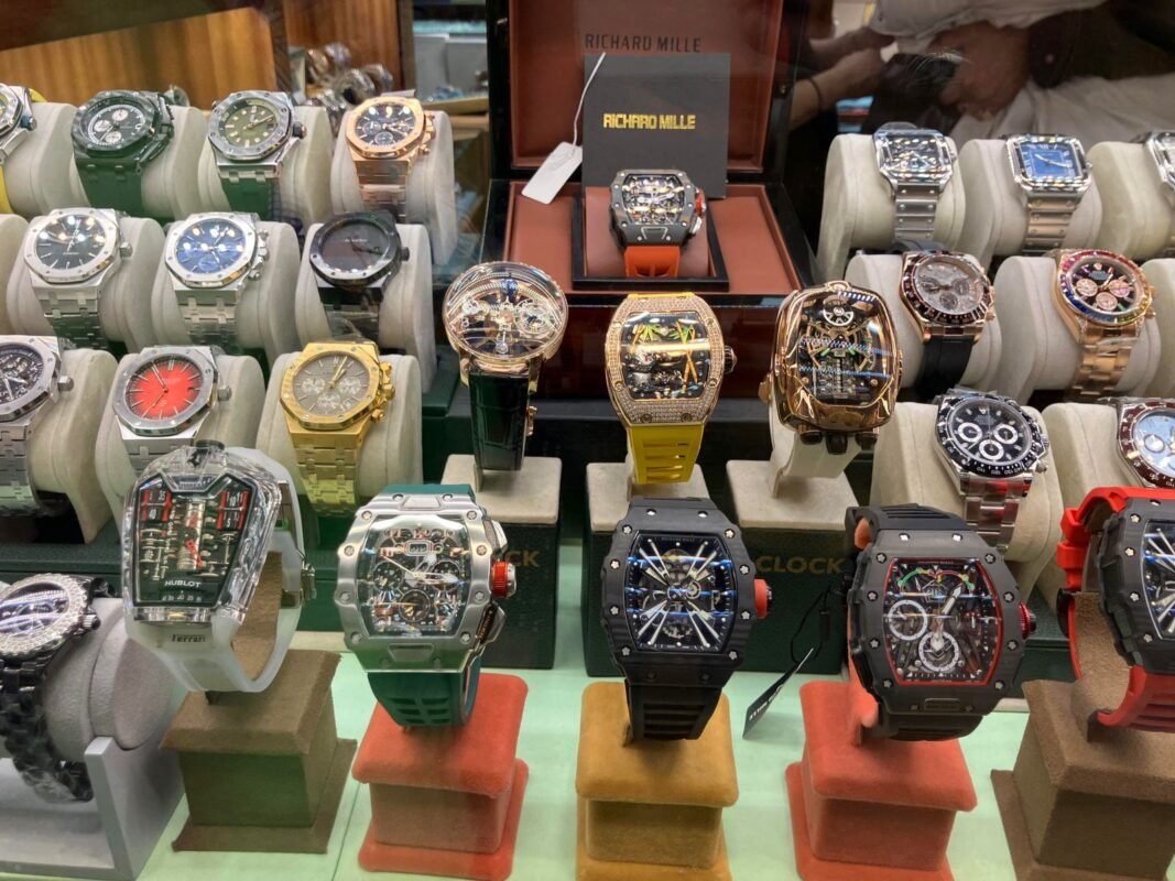 High quality replica watches in Dubai showroom with 1:1 super clone Richard Mille, Rolex, Audemars Piguet, and Hublot luxury watches.